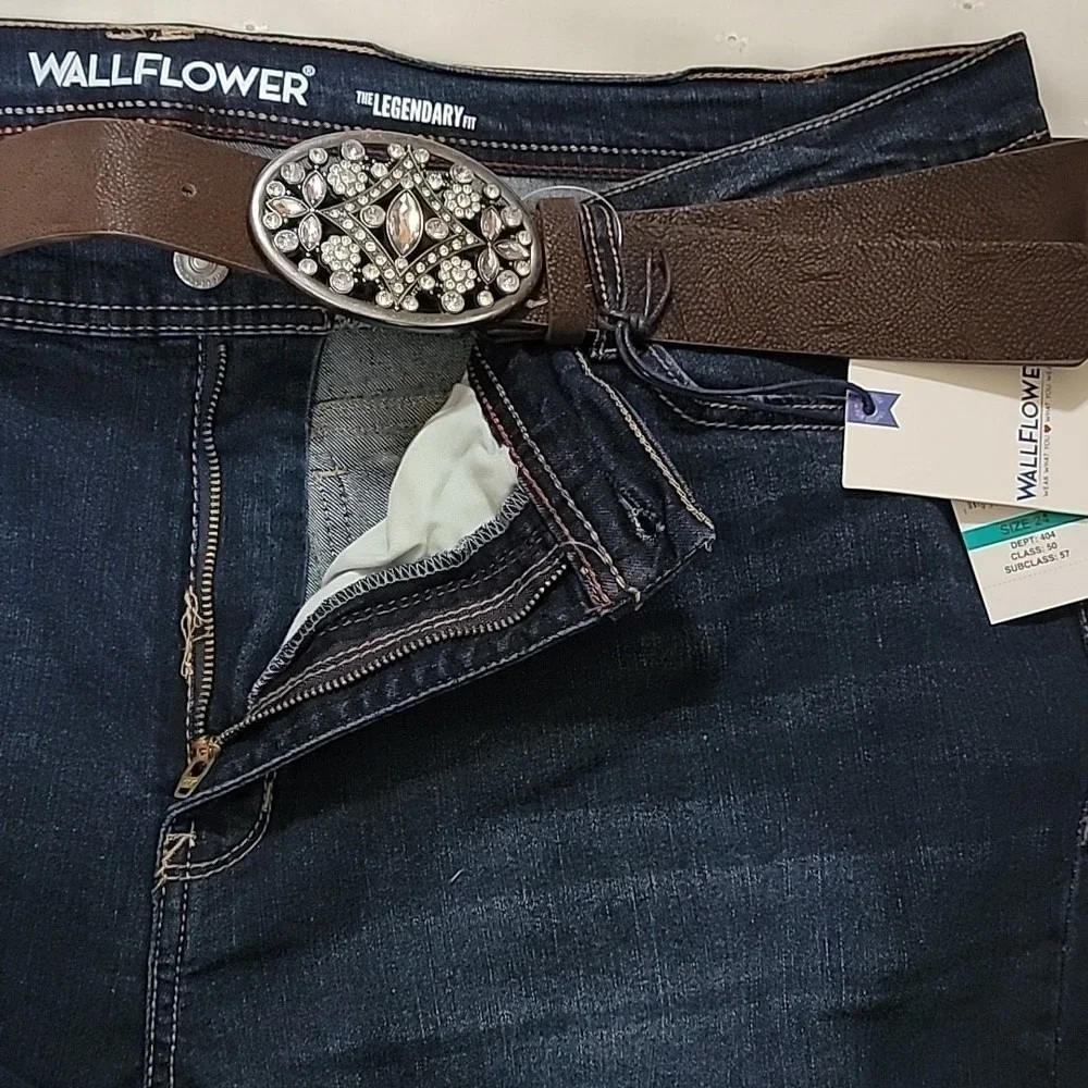 Wallflower Legendary‎ Fit Slim Bootcut Jeans Size 24 Evan Dark Wash Belted NWT